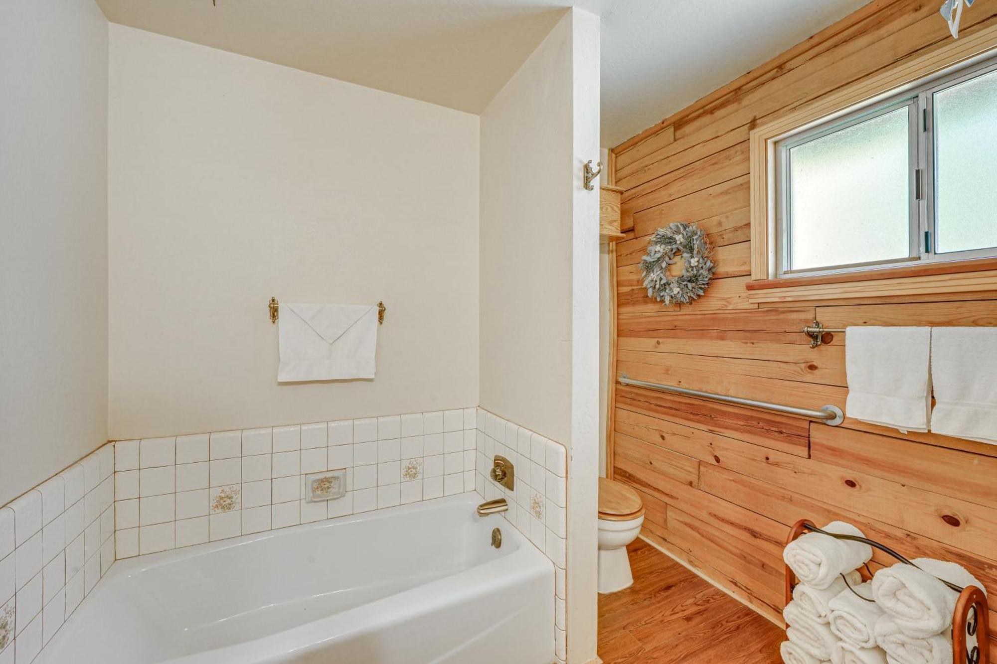 Cozy Family-Friendly Badger Retreat With Fireplace! Exteriör bild